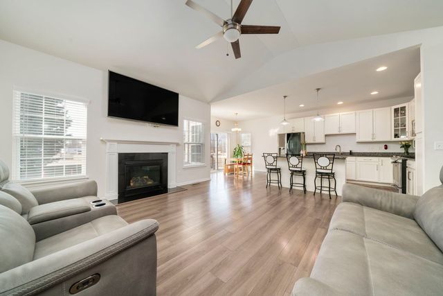 429 E Dekalb Drive, Maple Park, IL 60151