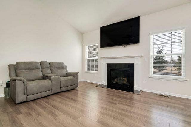 429 E Dekalb Drive, Maple Park, IL 60151