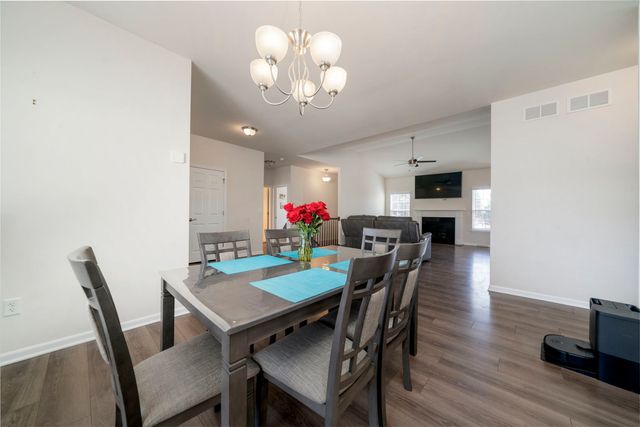 429 E Dekalb Drive, Maple Park, IL 60151