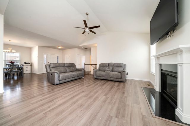 429 E Dekalb Drive, Maple Park, IL 60151