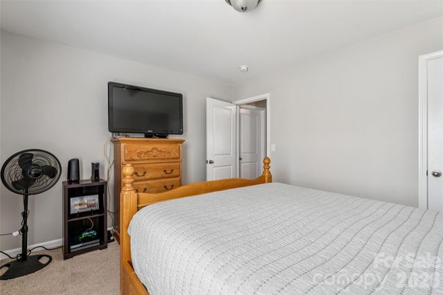 3896 Lake Breeze Drive, Sherrills Ford, NC 28673