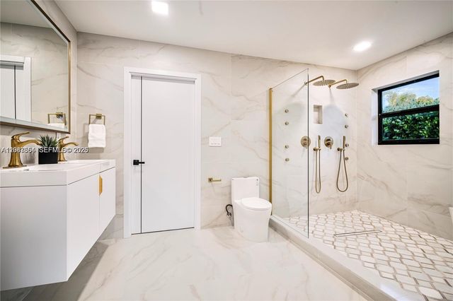 5561 NE 28th Avenue, Fort Lauderdale, FL 33308