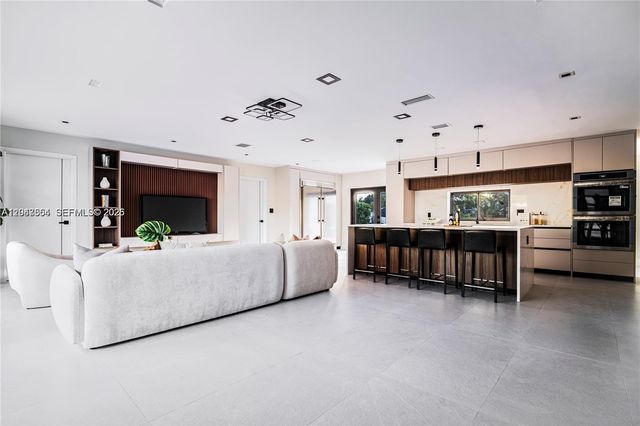 5561 NE 28th Avenue, Fort Lauderdale, FL 33308
