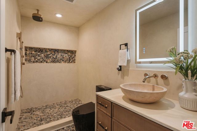 2474 Silver Ridge Avenue, Los Angeles, CA 90039
