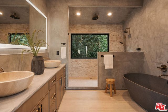 2474 Silver Ridge Avenue, Los Angeles, CA 90039