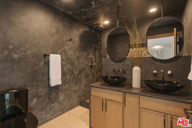 2474 Silver Ridge Avenue, Los Angeles, CA 90039