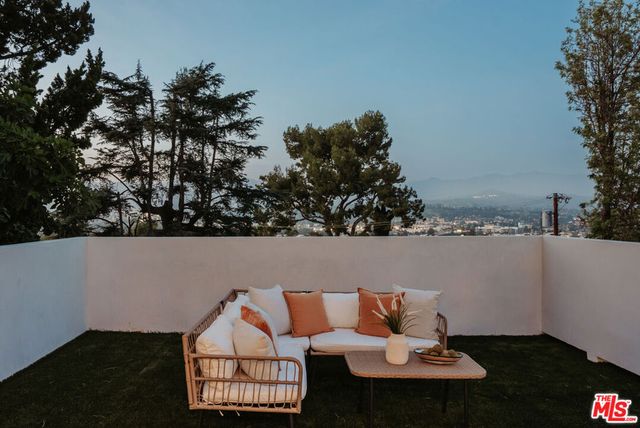 2474 Silver Ridge Avenue, Los Angeles, CA 90039