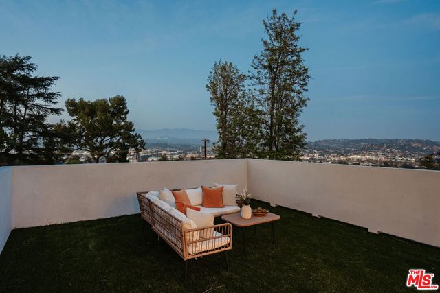 2474 Silver Ridge Avenue, Los Angeles, CA 90039