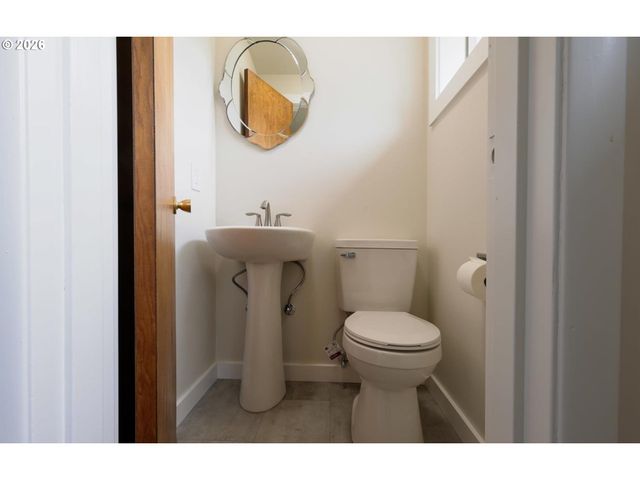 1210 RIVER BEND Rd, Salem, OR 97304