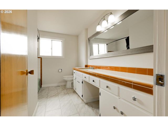 1210 RIVER BEND Rd, Salem, OR 97304