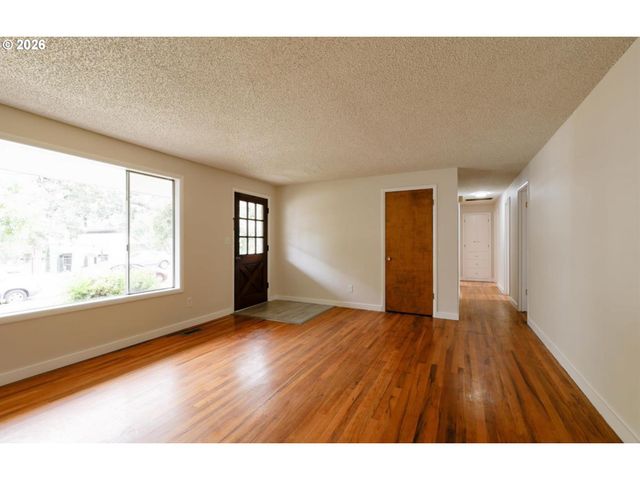 1210 RIVER BEND Rd, Salem, OR 97304