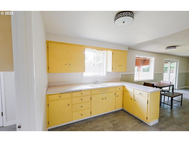 1210 RIVER BEND Rd, Salem, OR 97304