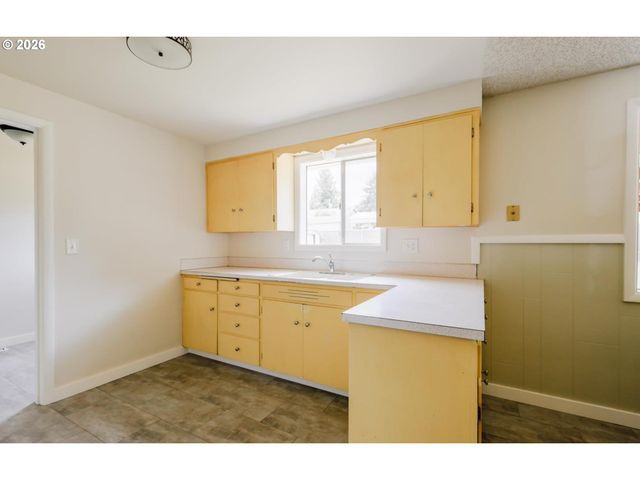 1210 RIVER BEND Rd, Salem, OR 97304