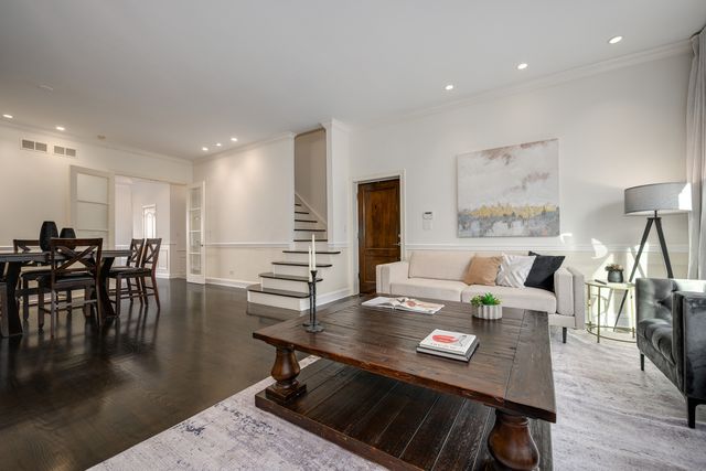 838 W ANCONA Street, Chicago, IL 60642