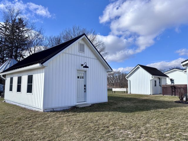 69640 Carls Road, Sturgis, MI 49091