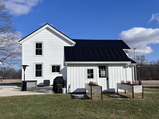 69640 Carls Road, Sturgis, MI 49091