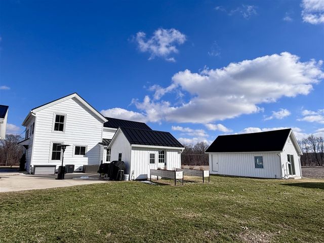 69640 Carls Road, Sturgis, MI 49091