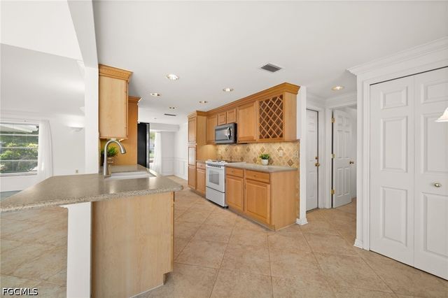4102 SE 1st PL, Cape Coral, FL 33904