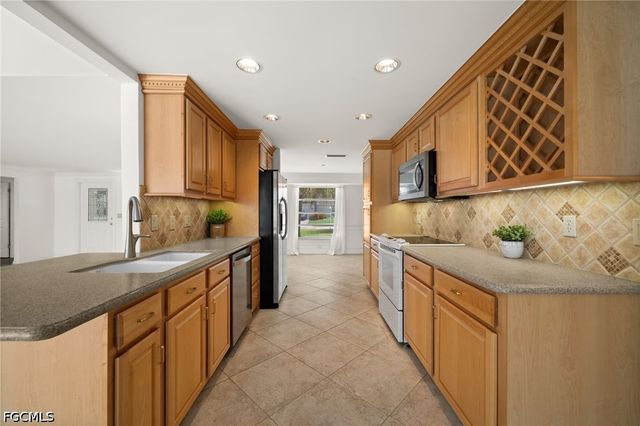 4102 SE 1st PL, Cape Coral, FL 33904