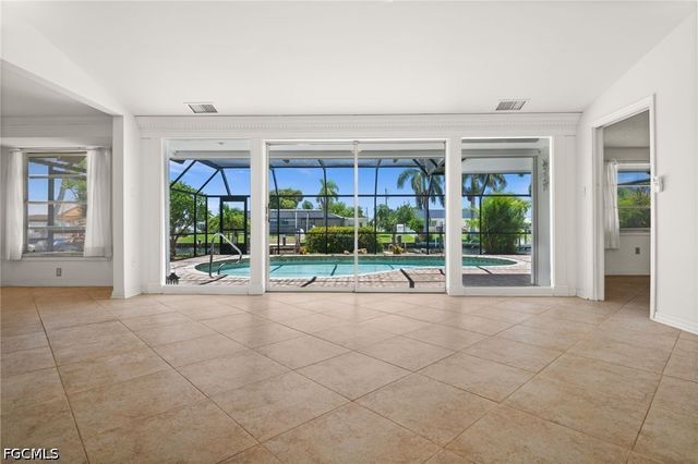 4102 SE 1st PL, Cape Coral, FL 33904