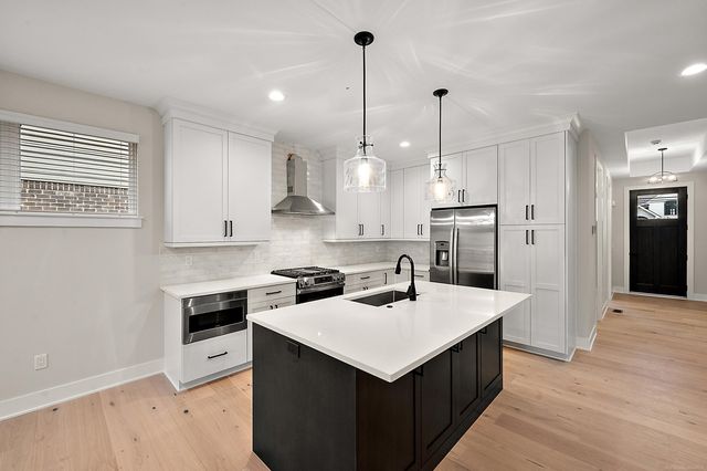 5908 Willow Grove Drive, Troy, MI 48085