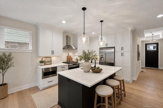5908 Willow Grove Drive, Troy, MI 48085