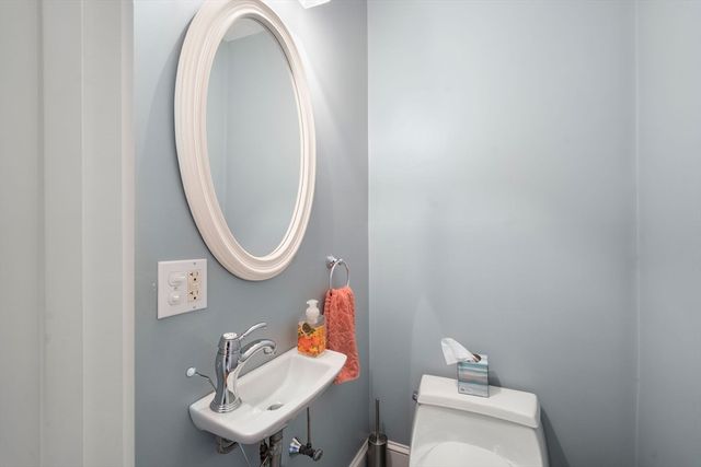 10 Barclay Road, Boston, MA 02132