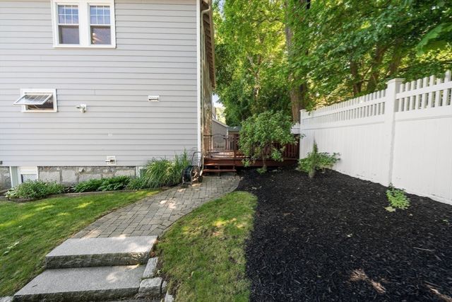 10 Barclay Road, Boston, MA 02132