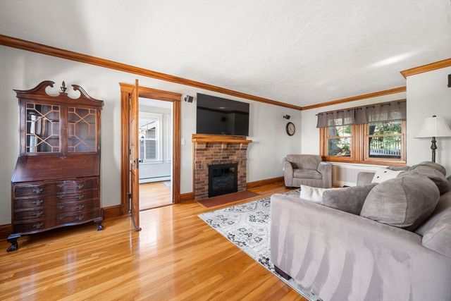 10 Barclay Road, Boston, MA 02132
