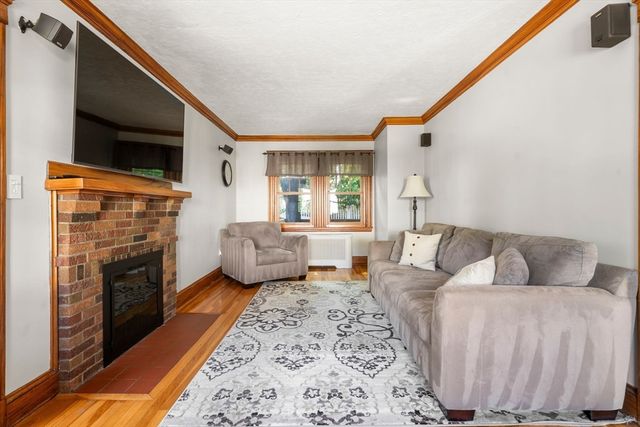 10 Barclay Road, Boston, MA 02132