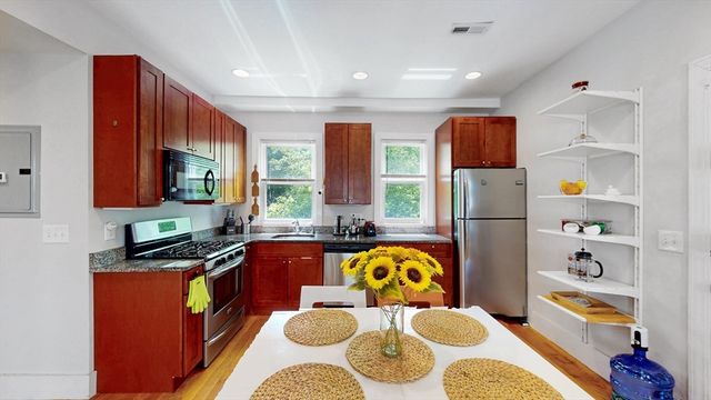 33 Plainfield 2, Boston, MA 02130