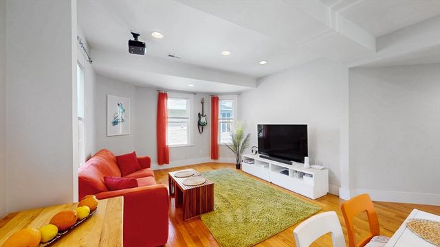 33 Plainfield 2, Boston, MA 02130