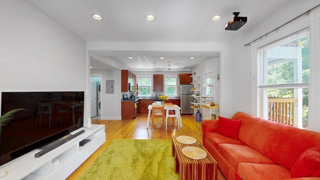 33 Plainfield 2, Boston, MA 02130