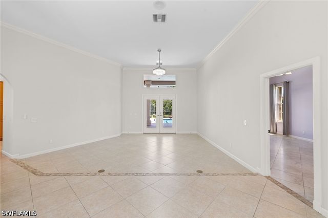 2035 Castle Garden LN, Naples, FL 34110
