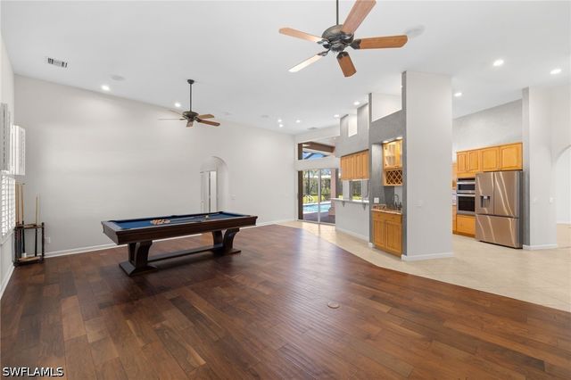 2035 Castle Garden LN, Naples, FL 34110