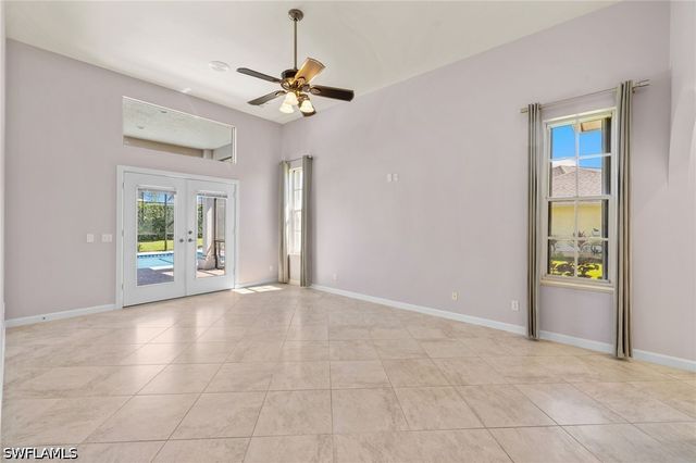 2035 Castle Garden LN, Naples, FL 34110
