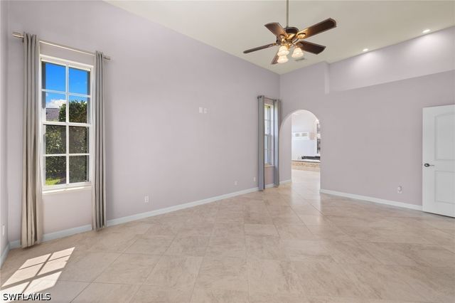 2035 Castle Garden LN, Naples, FL 34110