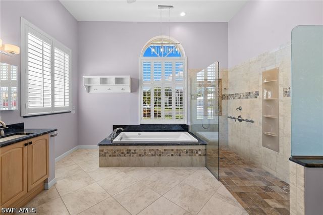 2035 Castle Garden LN, Naples, FL 34110