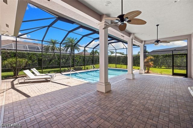 2035 Castle Garden LN, Naples, FL 34110