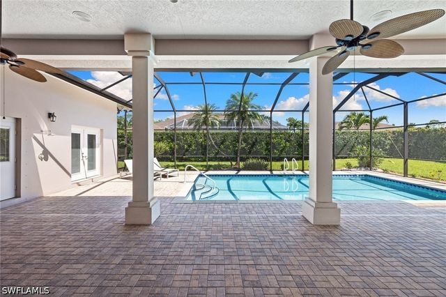 2035 Castle Garden LN, Naples, FL 34110