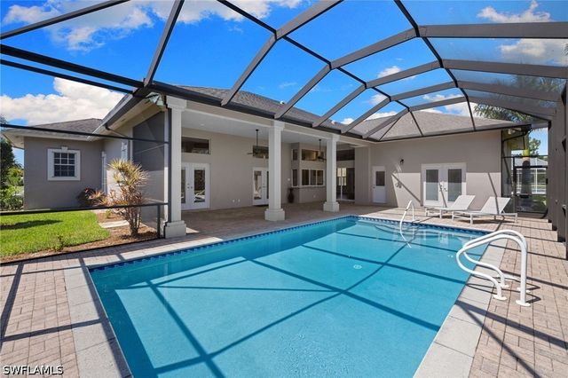 2035 Castle Garden LN, Naples, FL 34110