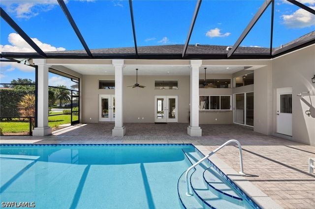 2035 Castle Garden LN, Naples, FL 34110