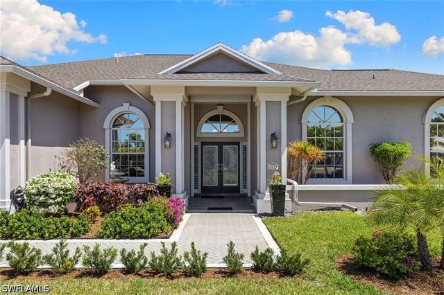 2035 Castle Garden LN, Naples, FL 34110
