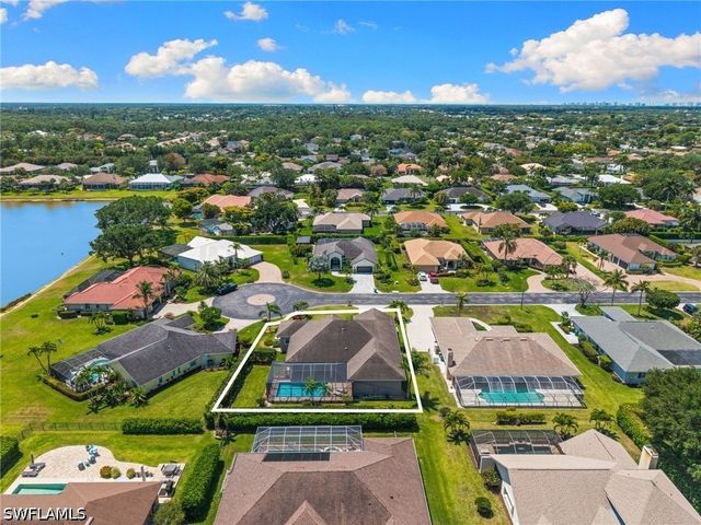 2035 Castle Garden LN, Naples, FL 34110