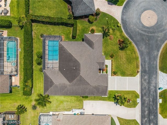 2035 Castle Garden LN, Naples, FL 34110