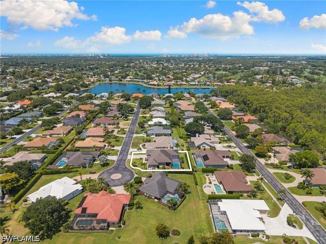 2035 Castle Garden LN, Naples, FL 34110