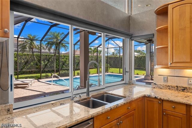 2035 Castle Garden LN, Naples, FL 34110