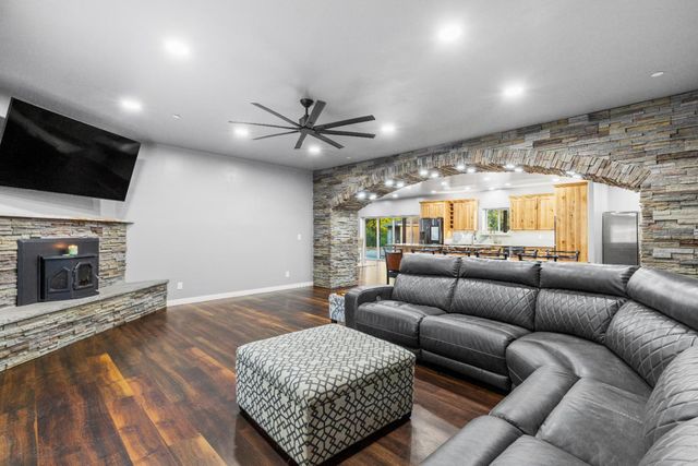 11369 Loma Rica Rd, Marysville, CA 95901