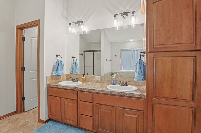 2113 N Walnut Creek Dr, Derby, KS 67037