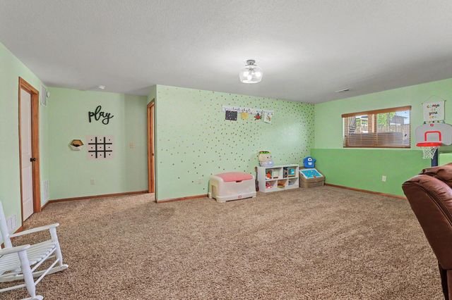 2113 N Walnut Creek Dr, Derby, KS 67037